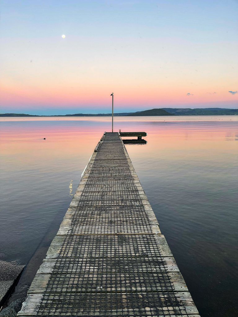 melljay3's tweet photo. @MattyMcLean hi Matty here’s a lovely photo from down at the lake in Ngongotaha tonight, you can use on the weather 😀 https://t.co/7v6flR6E0f