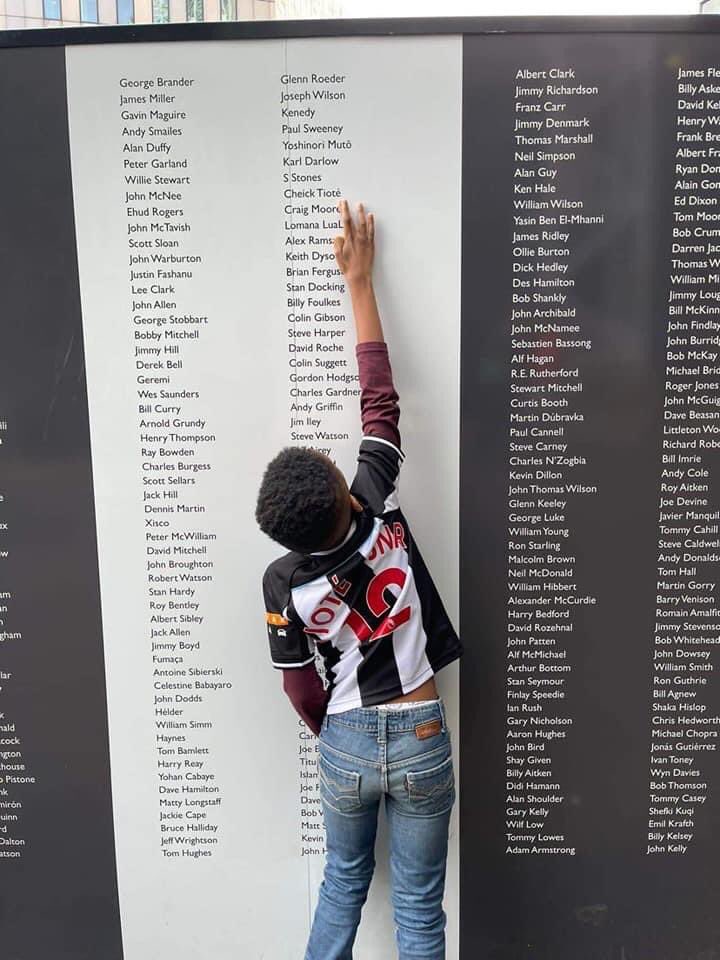TheSportsman's tweet photo. ⚪️⚫️ Cheick Tioté’s son pointing at his dad’s name at St James’ Park.

A special moment - and a player fondly remembered by the Geordies. https://t.co/JeuuQiWMek