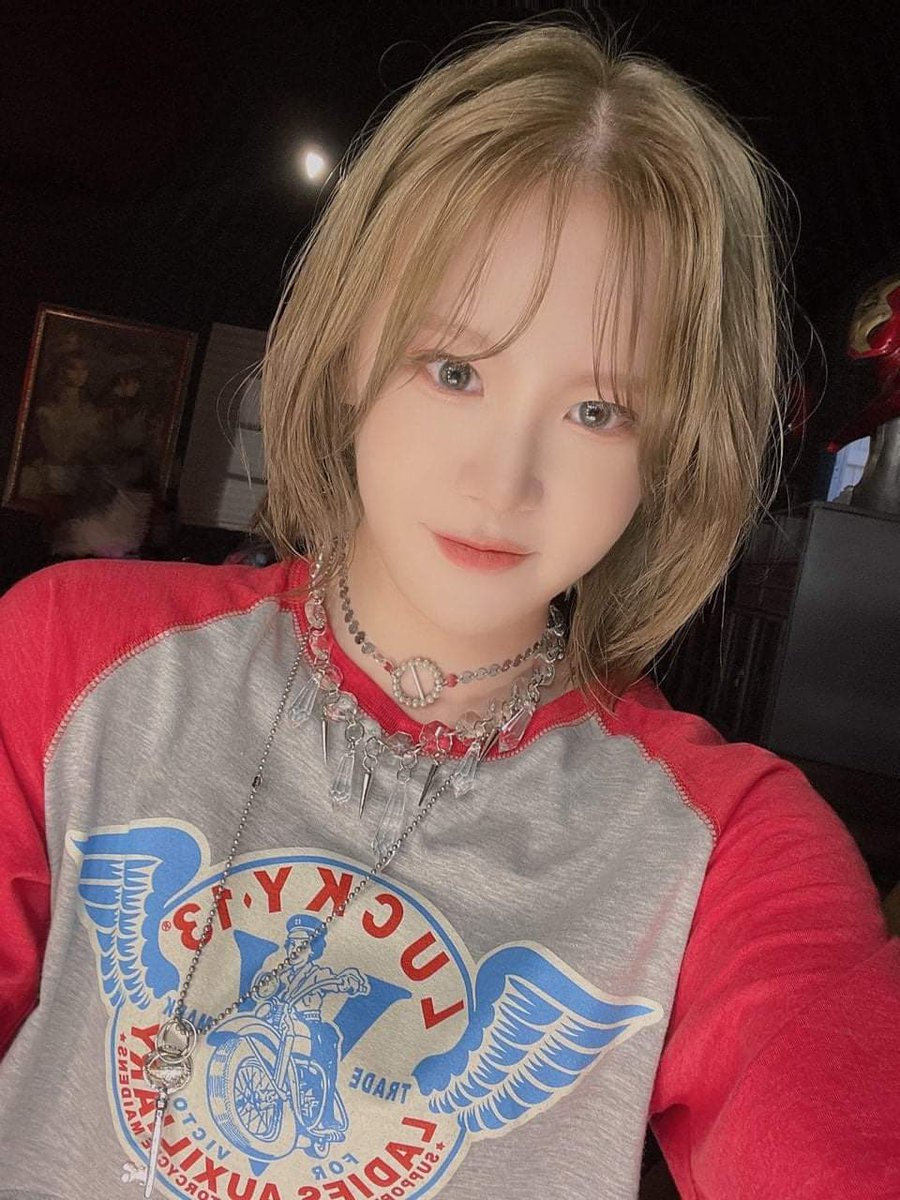 hotissue_cr's tweet photo. ↑#TWITTER ���210917 #MAYNA

[#메이나]: Hola, todos~~~💜💜💜💜
Sólo quedan unos días para el lanzamiento de nuestra nueva canción!🤩
Esta es la primera vez que me corto el pelo desde que era niña🥰
Espero que a ti también te guste!🤓
Nos vemos pronto, te amo~!!❤️‍🔥❤️‍🔥 https://t.co/5TOkFhwCdx