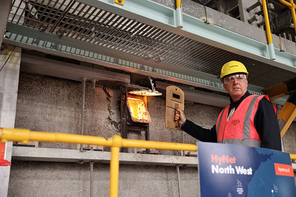 pwfltd's tweet photo. Pilkington United Kingdom has successfully manufactured architectural glass at its St Helens facility using hydrogen power in a world-first trial.
Find out more... https://t.co/Pf6Q9a1H14
#windowsactive #Pilkington #PVCu #UPVCwindows #UPVCdoors #glazing #fenestration #glass https://t.co/3E7VZ1OfBs