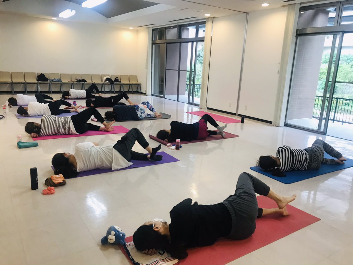 NPilates2's tweet photo. 最近一気に寒くなりましたね…本日の朝ピラティスは窓は全開、少し暖房をつけましたが、途中から暑くなって消しました☺︎遠くからも参加していただきありがとうございました♪
#大阪ピラティス
#大阪子連れピラティス
#子連れトレーニング https://t.co/fmsBhEXStY