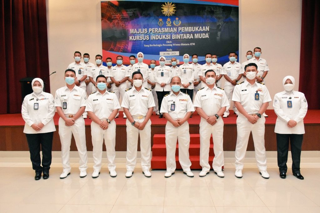 KBMkTL's tweet photo. Seramai 18 Bintara dari @KBMkTL dan unit sekitar Lembah Klang telah diserahkan ke Wisma Bintara ATM bagi mengikuti Kursus Induksi Bintara Muda Siri 1/21. Selamat berkursus dan selamat menimba ilmu.
#RMNBackBone https://t.co/1aFKG7M9aa