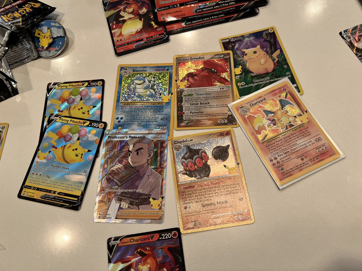 Heskicks Twitterissä: "Anyone else ripping Pokemon Celebrations get a Green  code card in a pack?! Still got a few hits with it just odd to see  @PokemonTCGDrops @LeonhartYT https://t.co/OsFyFOUhwE" / Twitter