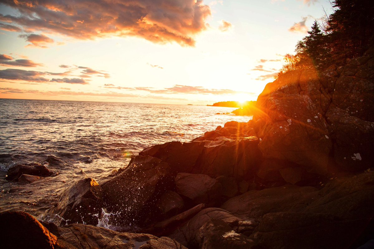 KaehlerHope's tweet photo. Lake Superior Sunset 🍁
📸:Kaehler Reitz 
#lakesuperior https://t.co/GHmQEf3jeM