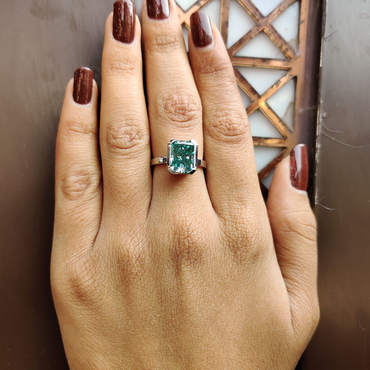 diamondrensu's tweet photo. A partial bezel, like this half #bezelset unique style simple #solitaire engagement ring. Sparkling cyan blue #radiantcutengagementring adds an extra charm to your finger.

For more details: https://t.co/4jsowPeBDb

#moissanite #moissanitering #cyanbluemoissanite #weddingring https://t.co/jReja8IcnP
