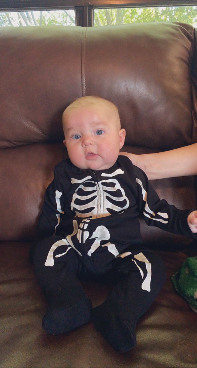 sheaabird's tweet photo. Big heads first spooky szn https://t.co/BIDL8Oer7T