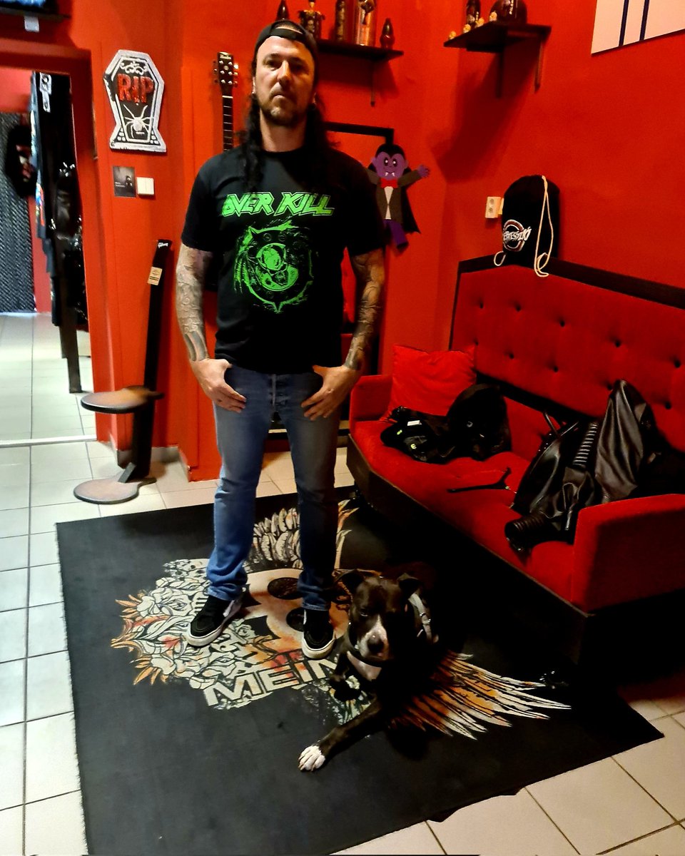 ROCKMUSICSHOP1's tweet photo. #dog #dogintheshop #dogandowner #shopper #rockshop #merch #bandmerch #merchandise #bandmerchandise #metal #metalmerch #thrashmetal #metalmusic #overkill #tshirt #rockmusicshop #officialmerchandise 

https://t.co/9I25qQNBxU https://t.co/NW8syyMnpV