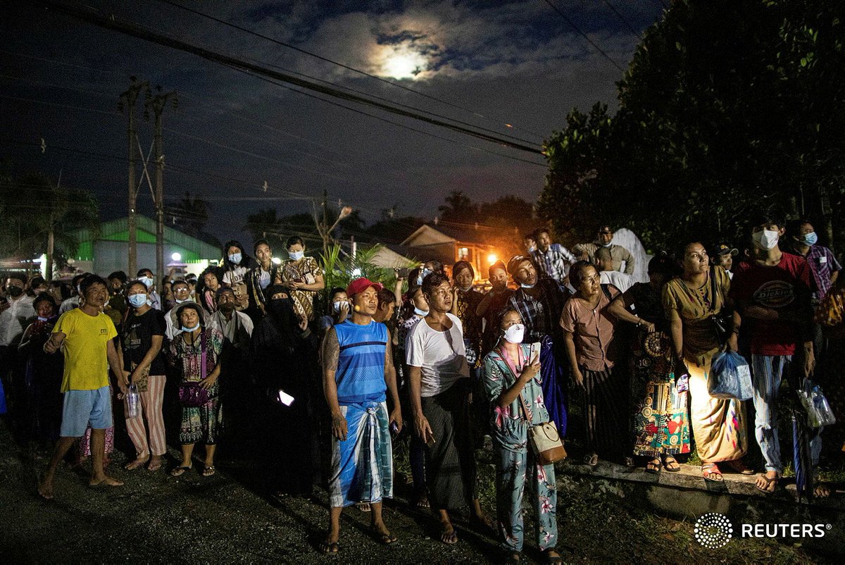 soezeya's tweet photo. People react outside Insein prison as Myanmar's Junta releases prisoners including people that protested against the military coup, in Yangon, Myanmar October 18, 2021. Picture taken October 18, 2021. REUTERS/Stringer https://t.co/3OrG9dKs29