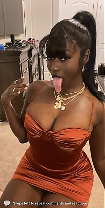 2 pic. I get finer by the day baby 😻🍫🔥 https://t.co/piW1Ot5Yg4