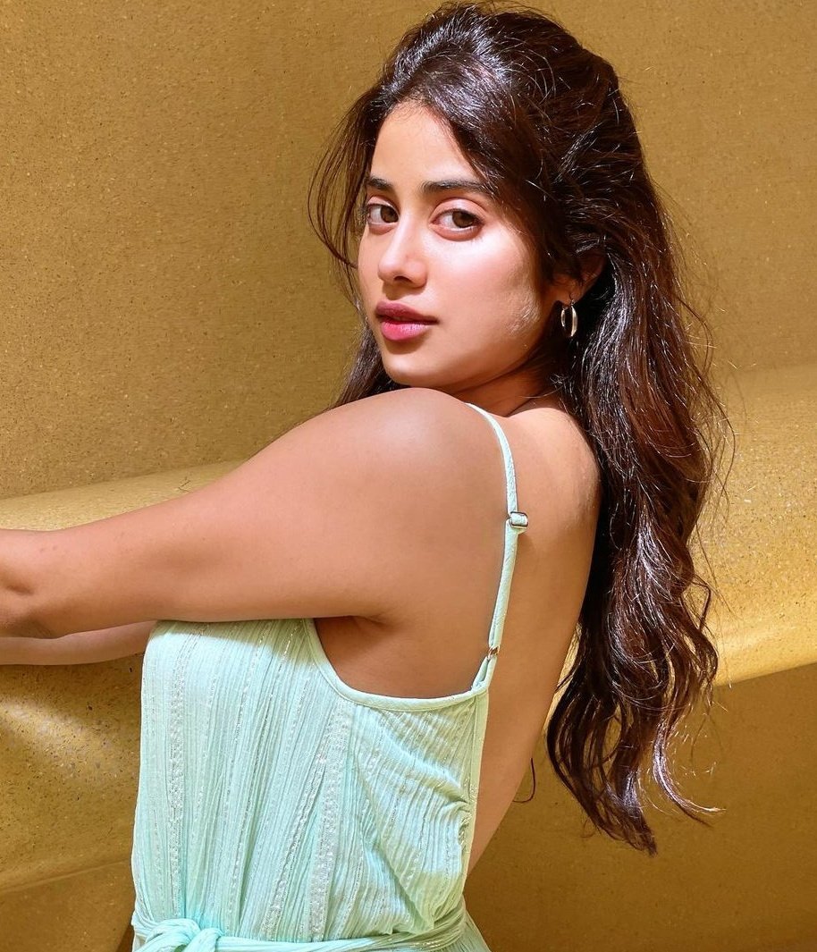 FCCGvt7UUAcAnph?format=jpg&name=medium