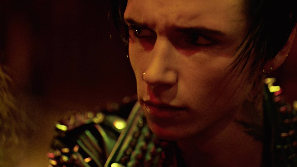 ‍ ‍ ‍ ‍ ‍ ‍ ‍ ‍ ‍ ‍ ‍𝐊𝐑𝐈𝐒𝐓𝐎𝐅𝐅𝐄𝐑 𝐄𝐃𝐄𝐕𝐀𝐍𝐄;
▬▬ 18 yeαrѕ old
ѕтυdeɴт αɴd тнe locαl celeв (ѕιɴɢer)
@xRussianVampire's нαlғ вroтнer
@HxllyDeath's вoyғrιeɴd
                         ┄━━━━━━┄ 
                            #SPOOKYAT