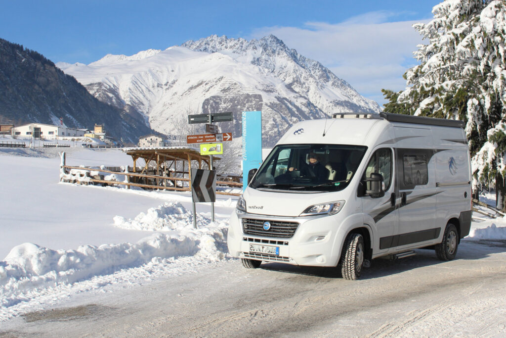 SkiinfoFrance's tweet photo. Au pied des pistes en camping-car ! Que vous partiez en couple ou en famille, vivez cette aventure hors des sentiers battus pour vos prochaines vacances au ski.
©️ https://t.co/NaD1t5knP3
#Skiinfo #vacances #campingcar #campingsauvage
https://t.co/OmbHMSIUiG https://t.co/TWl0qSKdBW