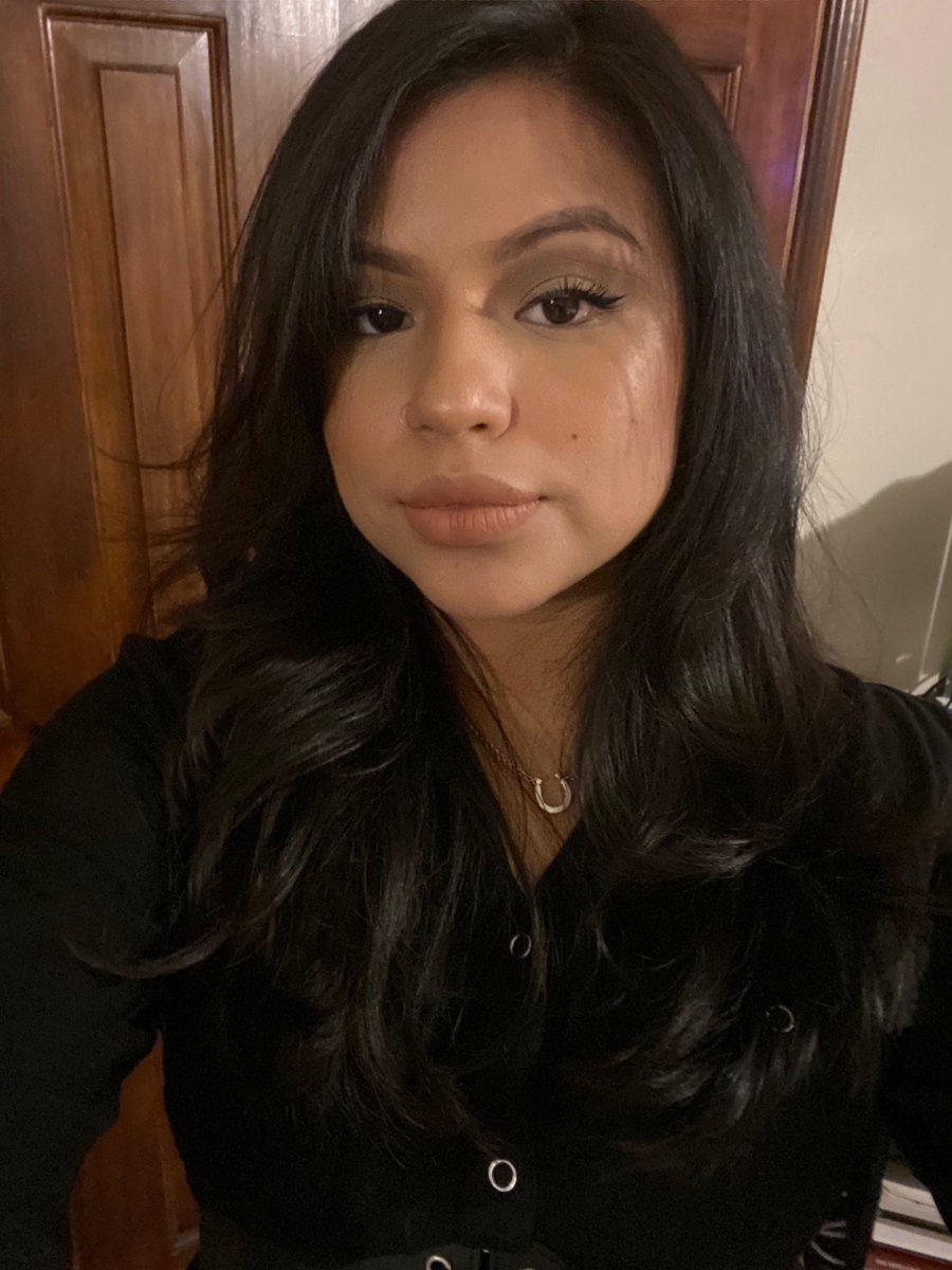 uhItzel_'s tweet photo. Stop what you’re doing and admire my face plz 👻 https://t.co/OwHyolYkFK