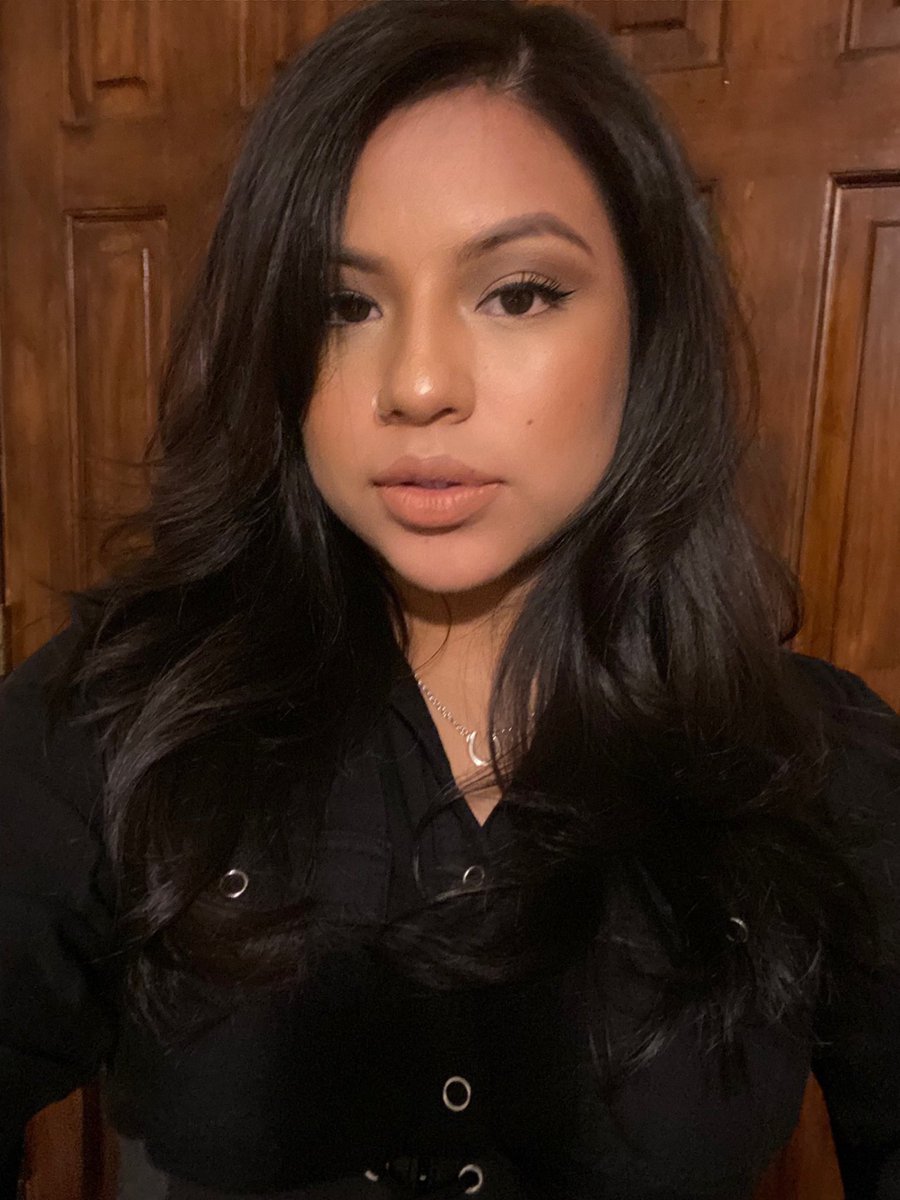 uhItzel_'s tweet photo. Stop what you’re doing and admire my face plz 👻 https://t.co/OwHyolYkFK