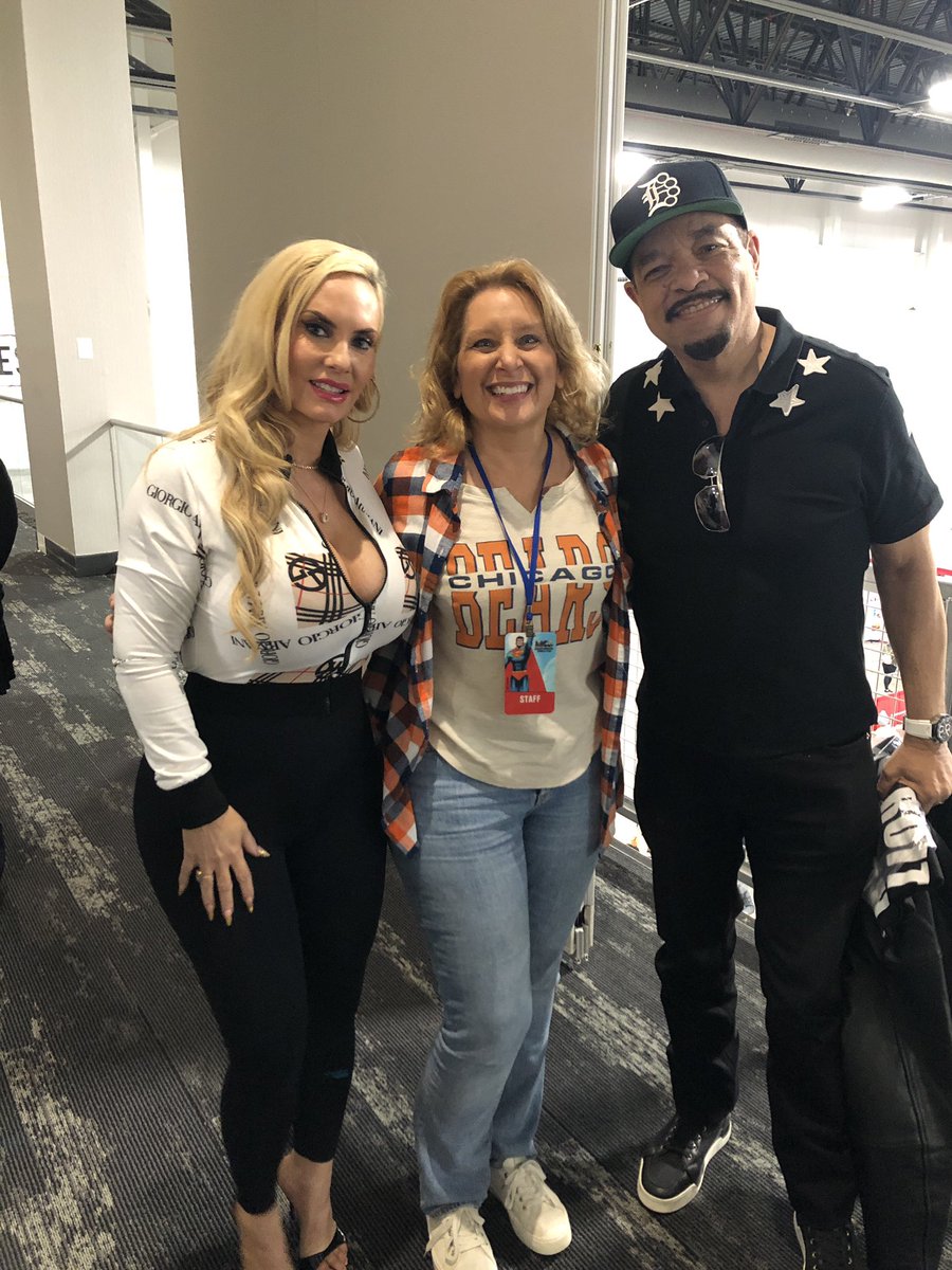 christyblanch's tweet photo. So @FINALLEVEL and @cocosworld were a blast on their panel! So much fun and a great ending to my last panel to moderate! https://t.co/mb4j6fmMGg