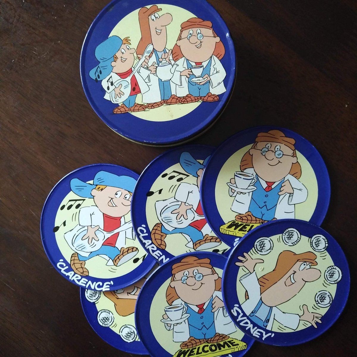 VintageDetola's tweet photo. These vintage tin tea coasters with cork backing are full of characters. The Tetley Tea kind ☕🫖🧋 
https://t.co/KrbP9fAnwG

#vintage #teacoasters #tetleytea #vintagetetleytea #tealovers #teacup #teadrinkers #retro90s #1990s #etsyshop #etsyvintage #vintagedetola #tincoasters https://t.co/W1OsibOy5P