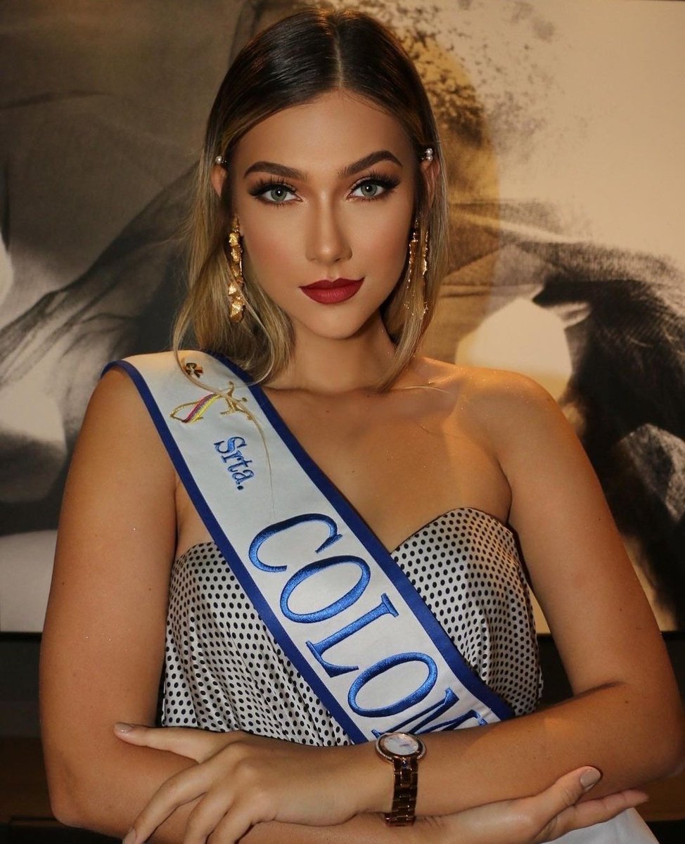 JASMLC's tweet photo. Momento de recordar que esta DIOSA no pudo participar en el Miss Universe 😞😭

#MissUniverseColombia https://t.co/VrM4Q9mvsS