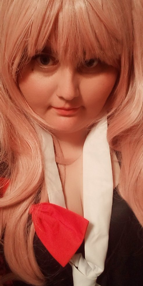suffering_hero's tweet photo. ( OOC )

since I haven't posted in awhile, been taking a break from Twitter. Here is a #munday photo 💕 just got this cosplay waiting for hair clips to come into the mail 

#cosplay #plussized #danganronpa #Junko https://t.co/GzAl7TtBs4