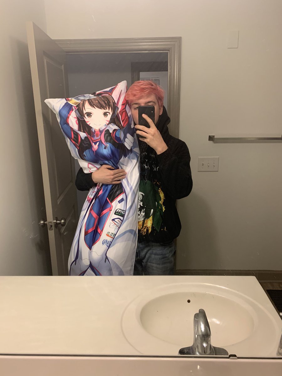 we both like squid game and video games 👍
- #honktwtselfieday 
rts are okie dokie