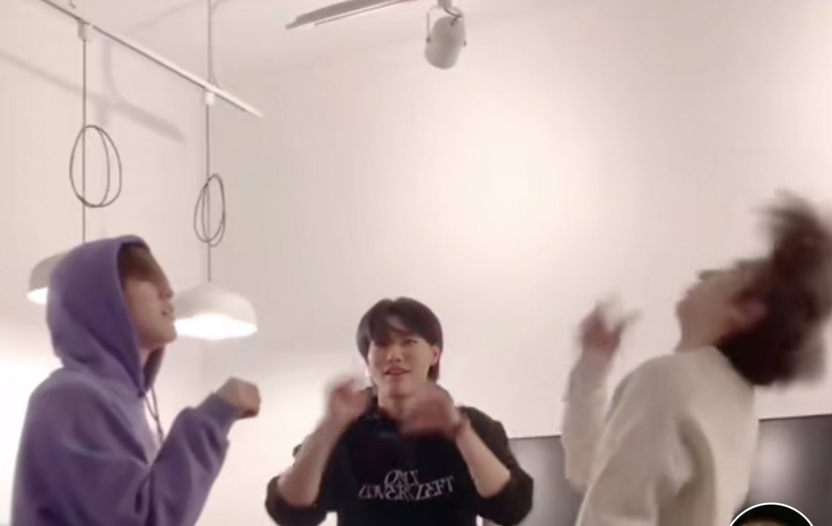 swyhgz's tweet photo. X1 <chonamgyul @x1members> 🦋

2019                             2021 https://t.co/30OiN9F1nX