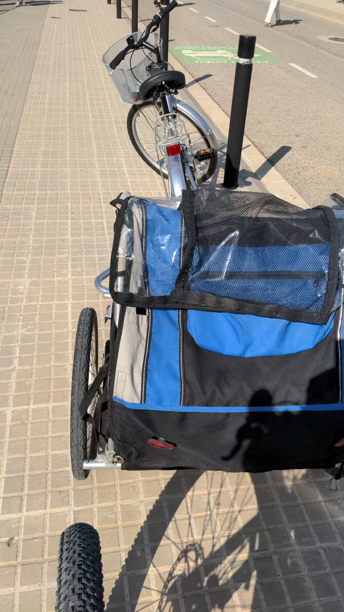 Poc a poc les persones van reivindicant l'espai necessari per les 🚲🚲, més salut, menys embussos 🚗🚗🚗, menys contaminació 💨, sorolls, accidents....  Ara falta q l'Administració s'ho cregui i executi infraestructura segura. <a href="/FEMBiciCat/">FEMBiciCat</a> <a href="/irenbici/">ir en bici</a> <a href="/ConBici/">Coordinadora ConBici</a> @dloisga