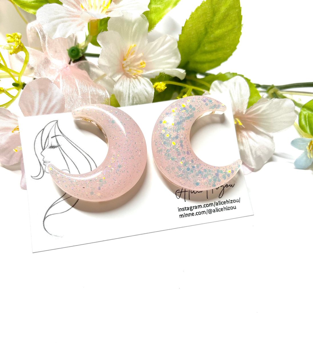 ReiArtistryclay's tweet photo. Glittery light pink large moon studs!  https://t.co/oW7cUPlB3t https://t.co/Y5iICsvduk