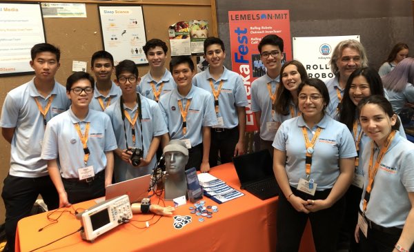 How one learning center is cranking out #robotics champions and sending them to major universities. 

Tonight on Fox 11 news at 10 <a href="/RollingRobots/">Rolling Robots</a> <a href="/FOXLA/">FOX 11 Los Angeles</a> 

I talk to some of the winners of an MIT challenge!