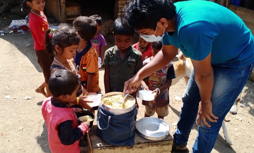 TeamRFIndia's tweet photo. Day 35: #EkNiwalaAur

"Be the person that makes others feel included"

#rajanifoundationindia #TeamRFI #kindness #happiness #bethechange #fooddrive #donatenow #charity #volunteer #helpingothers #helpinghands #socialgood #goodcause https://t.co/9sjrHwEe4w