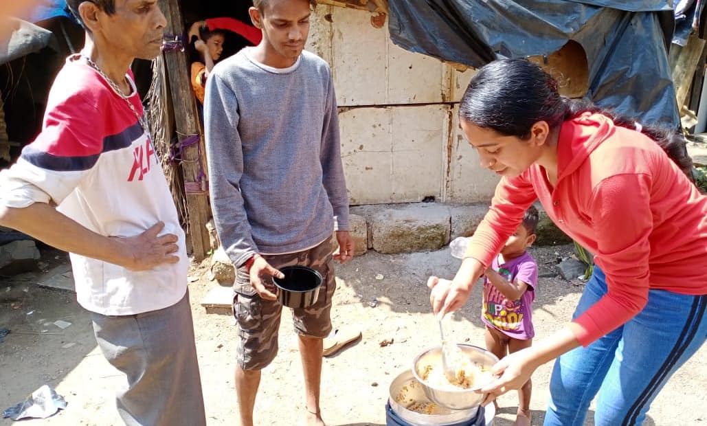 TeamRFIndia's tweet photo. Day 35: #EkNiwalaAur

"Be the person that makes others feel included"

#rajanifoundationindia #TeamRFI #kindness #happiness #bethechange #fooddrive #donatenow #charity #volunteer #helpingothers #helpinghands #socialgood #goodcause https://t.co/9sjrHwEe4w