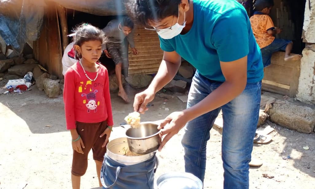 TeamRFIndia's tweet photo. Day 35: #EkNiwalaAur

"Be the person that makes others feel included"

#rajanifoundationindia #TeamRFI #kindness #happiness #bethechange #fooddrive #donatenow #charity #volunteer #helpingothers #helpinghands #socialgood #goodcause https://t.co/9sjrHwEe4w