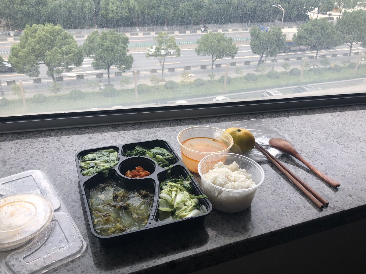 ShiyiStyst5's tweet photo. Haven’t seen so many kinds of leafy vegetable for two years in the UK. Now I’m back to China and in isolation in Shanghai, the meals provided in the hotel were so great! 
Exited to see and taste familiar veg and food that I grew up with. 
- Isolation Day 2 https://t.co/RSEd9X1S1H