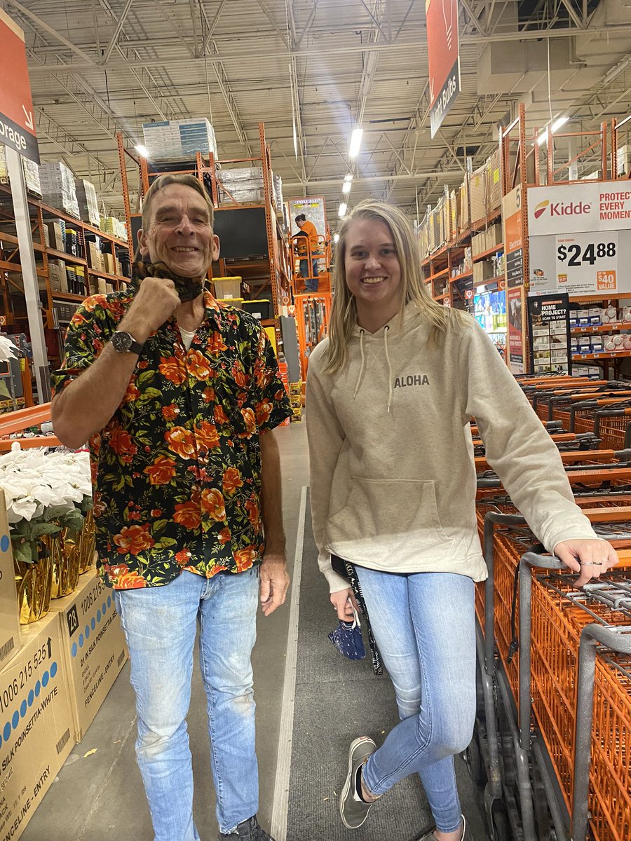 Livaiy's tweet photo. Kicking off a new week of #CAMMonth at 1504 with Aloha day! 🤙🏼🏄‍♀️🏝 https://t.co/y44lK2SJj5