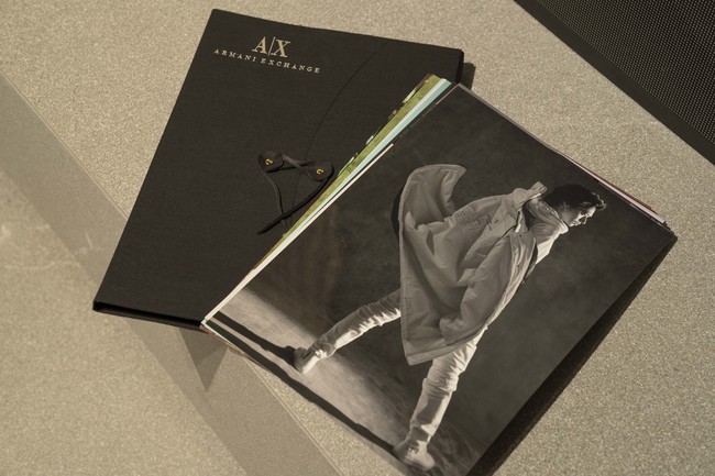 musicjp_mti's tweet photo. 山崎賢人とレスリー・キーのコラボレーション企画 ”#AX30th” スペシャルフォトブック限定30冊を抽選でプレゼント! https://t.co/1ePa3XPICf #山崎賢人 #レスリー・キー #AX30th https://t.co/3GmdN68g1k