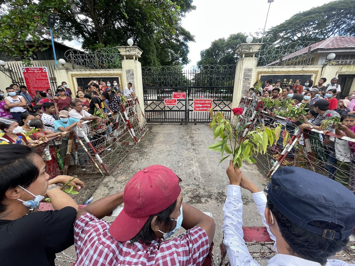 exiter's tweet photo. Family members of detainees and prisoners waiting in front of #Insein prison in #Myanmar on 19 October 2021. #WhatsHappeningInMyanmar https://t.co/MIje70KvZS