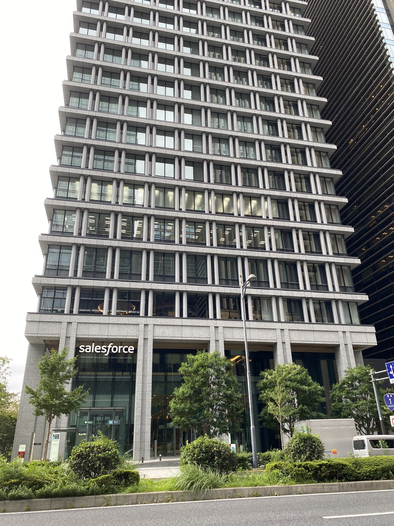 Yoshi あれ こんなところにsalesforceって移転したんでしたっけ 元三井物産の仮住まい T Co Otthdt54qp Twitter