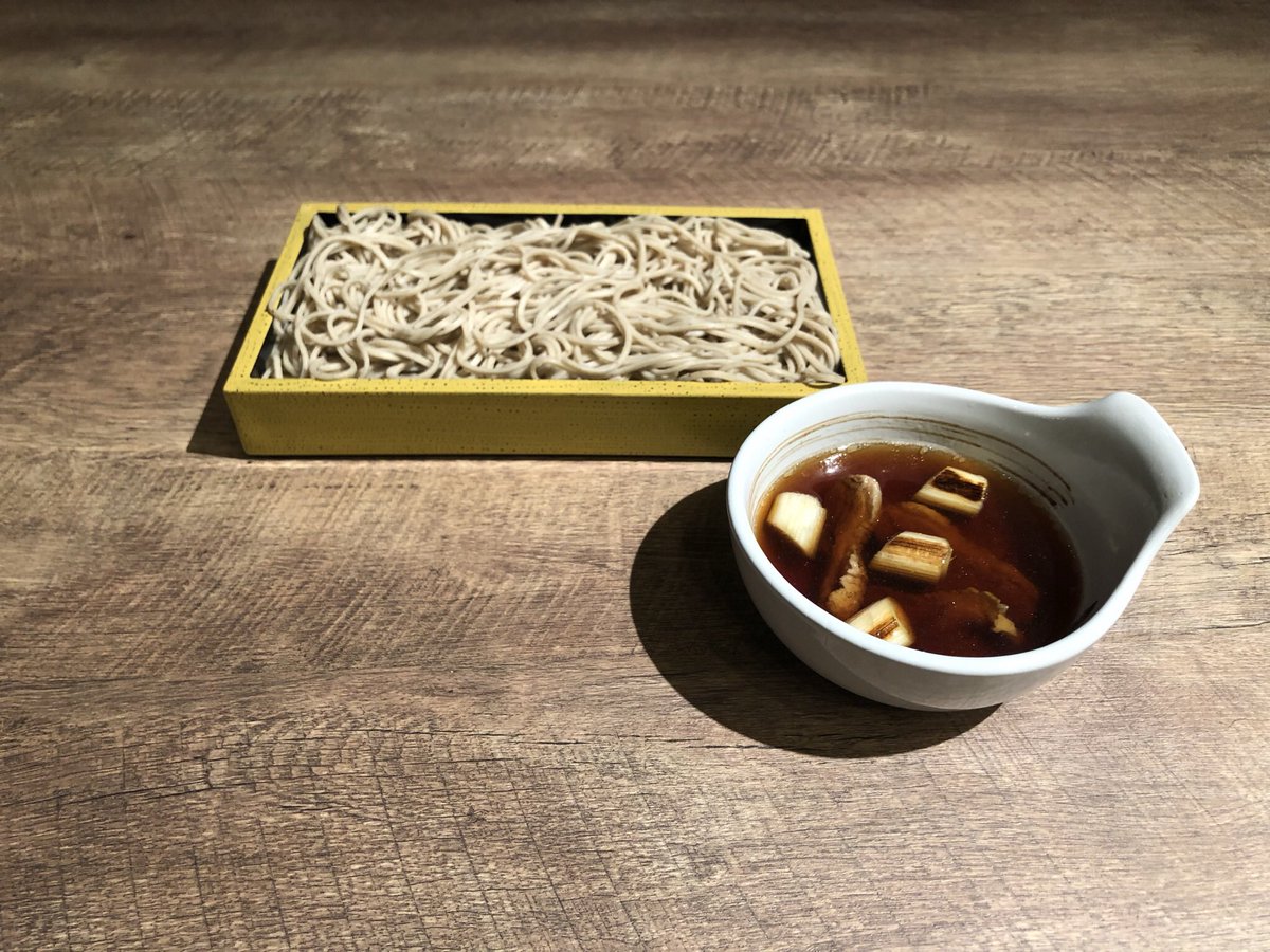MINORI79718737's tweet photo. 本日は一段と冷えてきましたね
寒い日には体が温まる湯豆腐や京鴨のせいろ蕎麦がおすすめです
また、お酒は熱燗もできますので是非実乃里に足を���んでみてはいかがでしょうか？
 #酒解禁
 #六本木
 #蕎麦
 #六本木MINORI https://t.co/8klCDXqMqd