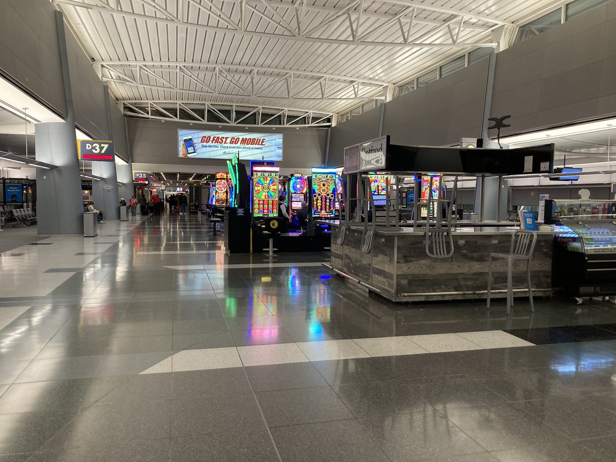 RachelVegasTV's tweet photo. Finally. 12 hours to only travel two states, ugh. Vegas, SO happy to see you. ☺️🎰❤️ 
#RachieExhausted 😴 #DeltaDisappointment @Delta https://t.co/r88lSNBhR1