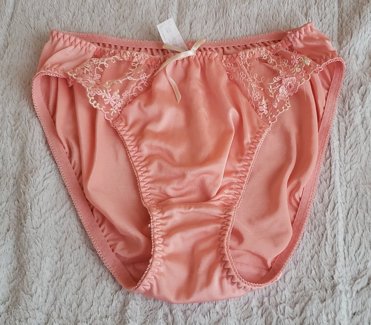 crotch_daisuki's tweet photo. 妻のパンテ��でも時々巻き付けてシコッてます https://t.co/ptaHz2R9XZ