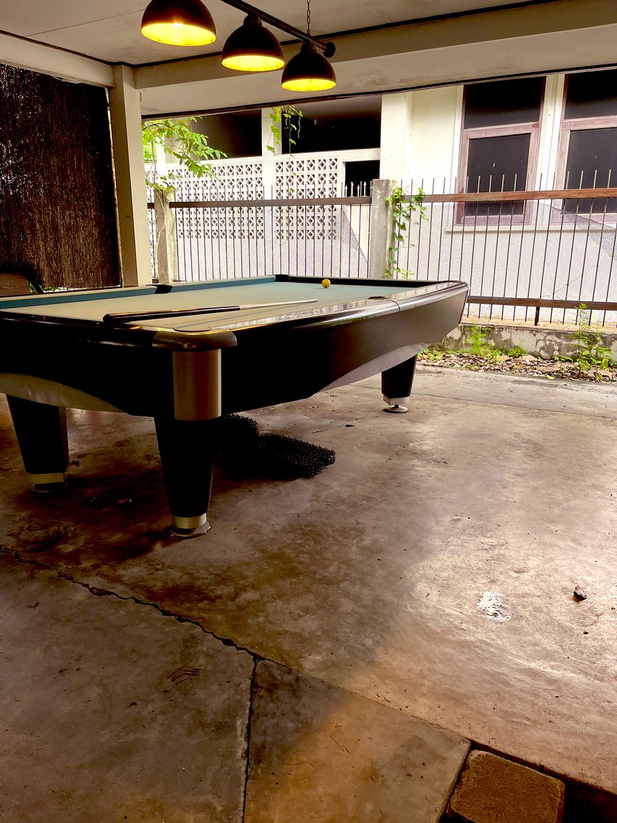 masakingchannel's tweet photo. Anyone play pool??

#青空系ビリヤードYouTuber
#まさキング
#billiard
#hustler
#poolmatch
#thailand
#bangkok
#野外ビリヤード https://t.co/annworAOMf