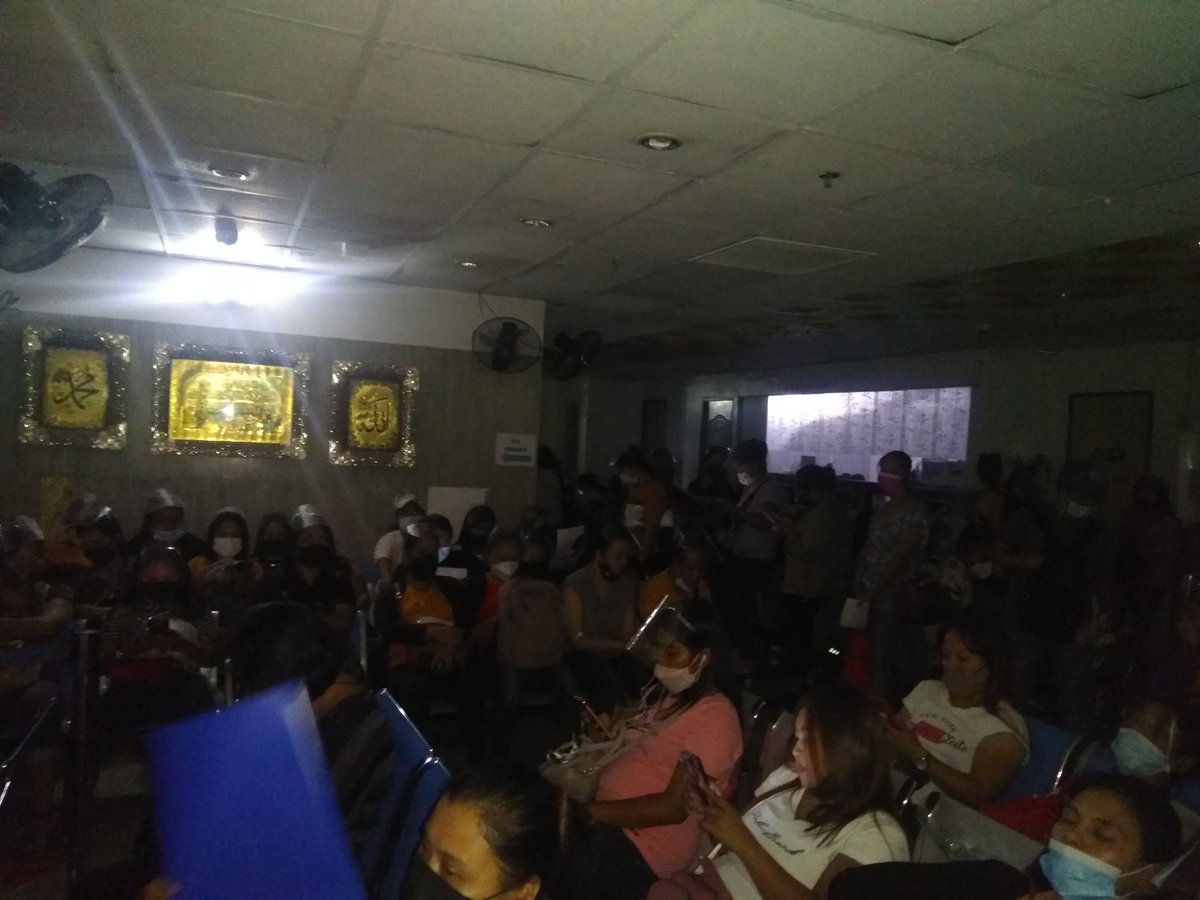 WinrazG's tweet photo. @ Medisense Laboratory Center Inc. Manila.
brownout po sobrang dami pa namang nakapila para sa medical. 
ano na po energy secretary Cusi? Yorme? busy na sa pulitika? anyare? https://t.co/Bw3oxwt7np