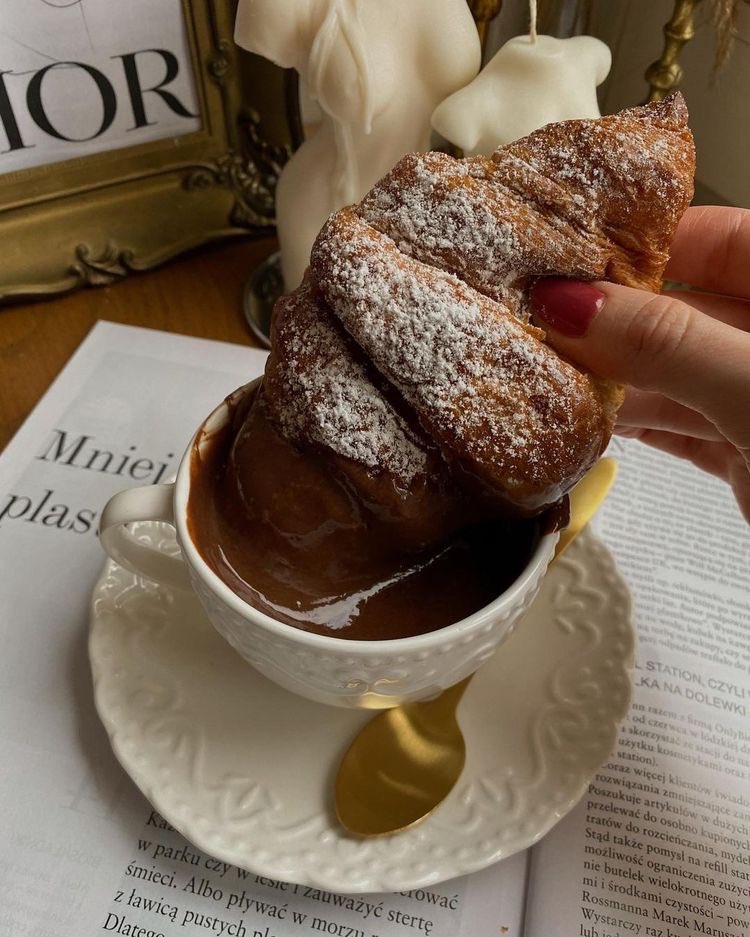 kaitlynscafe's tweet photo. you deserve a croissant today https://t.co/0Ecdb5Kxss