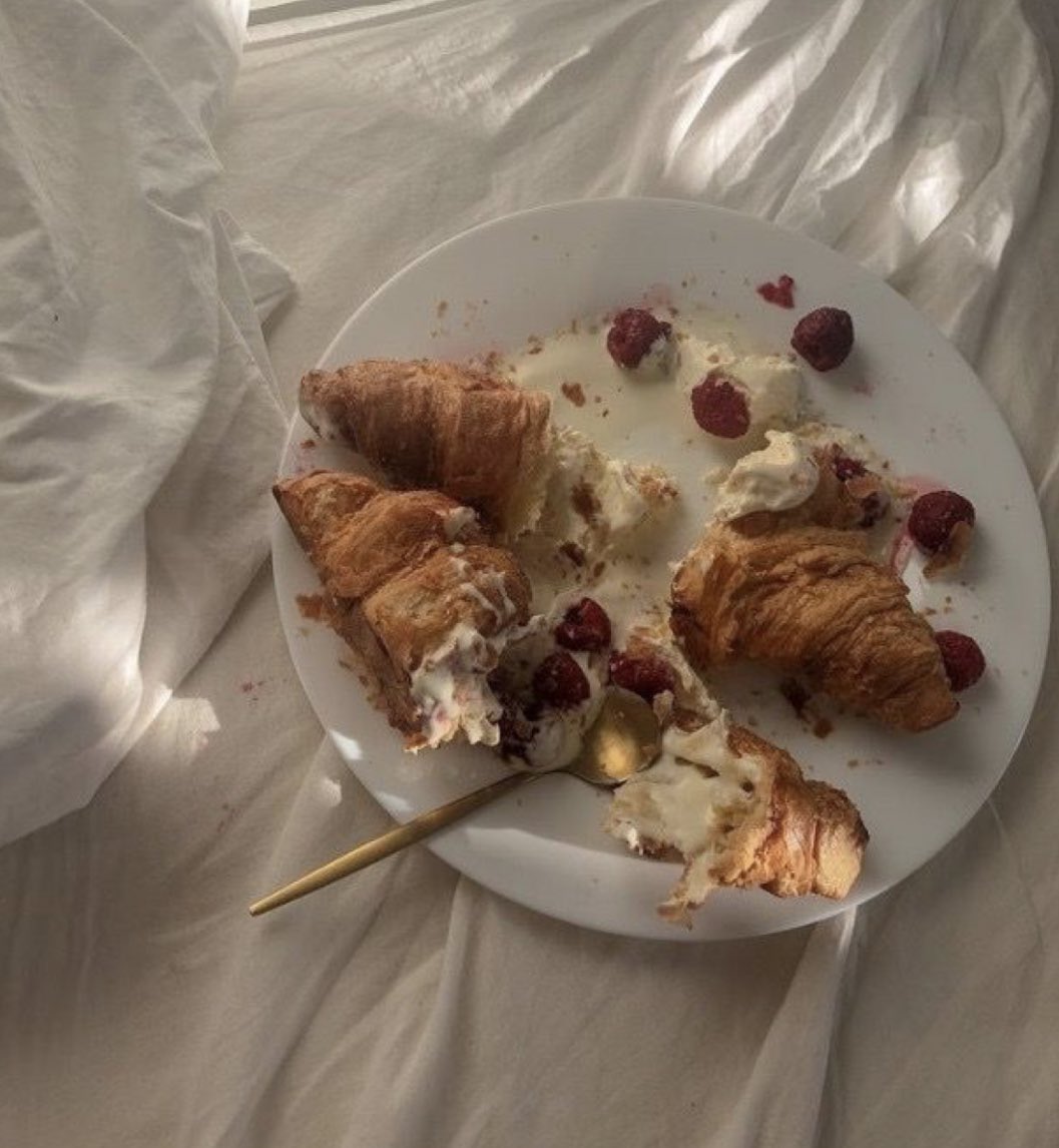 kaitlynscafe's tweet photo. you deserve a croissant today https://t.co/0Ecdb5Kxss