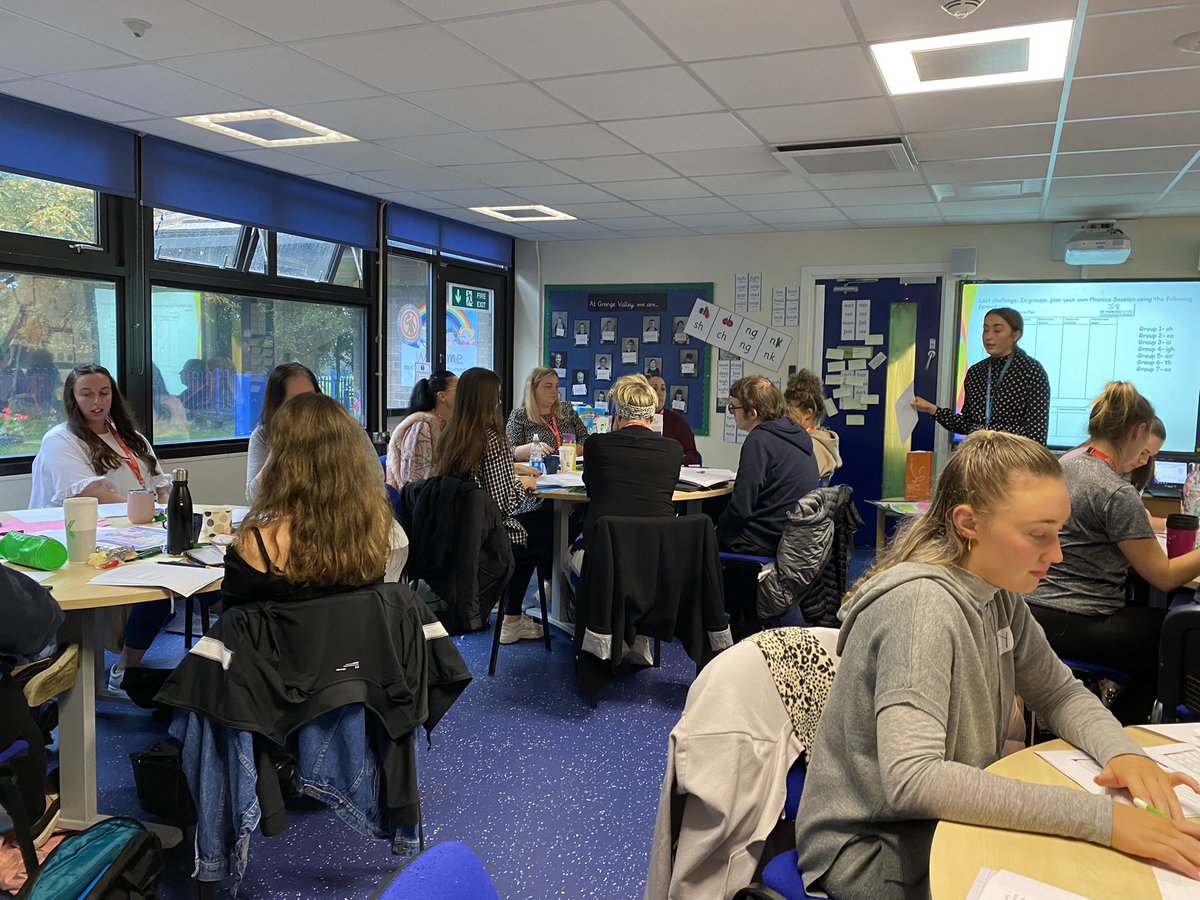OneHelens's tweet photo. Another great day of training! Brilliant feedback for Miss Clewes who delivered phonics! #phonicstraining #traintoteach https://t.co/zmhNuMWSeT