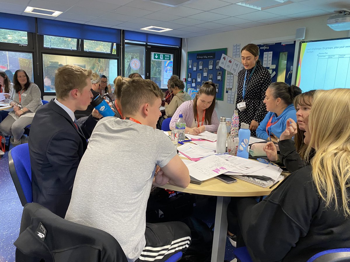 OneHelens's tweet photo. Another great day of training! Brilliant feedback for Miss Clewes who delivered phonics! #phonicstraining #traintoteach https://t.co/zmhNuMWSeT