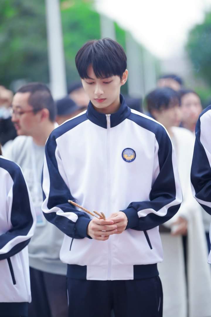 ghid17B_'s tweet photo. Actor Jun glows different,Look at him
🥺🌟🌟🌟🌟.

GOOD LUCK ACTOR JUN
#ACTOR_JUN_IsBack @pledis_17 
#SEVENTEEN    #세븐틴    #준 https://t.co/dWffIVN9I0