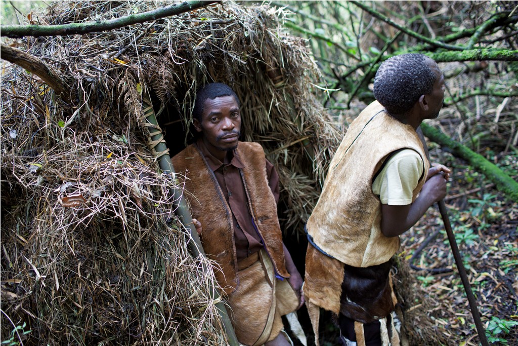 #KnowYourEthnicity 1/3 Thread
The Batwa 
These are one of the last groups of short-statured people (average 4 feet or less) also known as ‘pygmy’ people, and until Bwindi Rainforest was gazetted as a National Park they lived a hunter-gather lifestyle in the forest. 

#VisitUganda