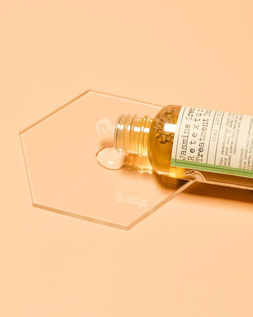 draenskincare's tweet photo. Texture Tuesday. How do you like your essence/tonic/serum would be?
A. Watery
B. Light gel
C. Thick gel
D. Gel-cream
Comment down the answer below!
#alluskin #ProudLocal #ProudLocalMY #alluskinasks https://t.co/uOIy8ZBPbx