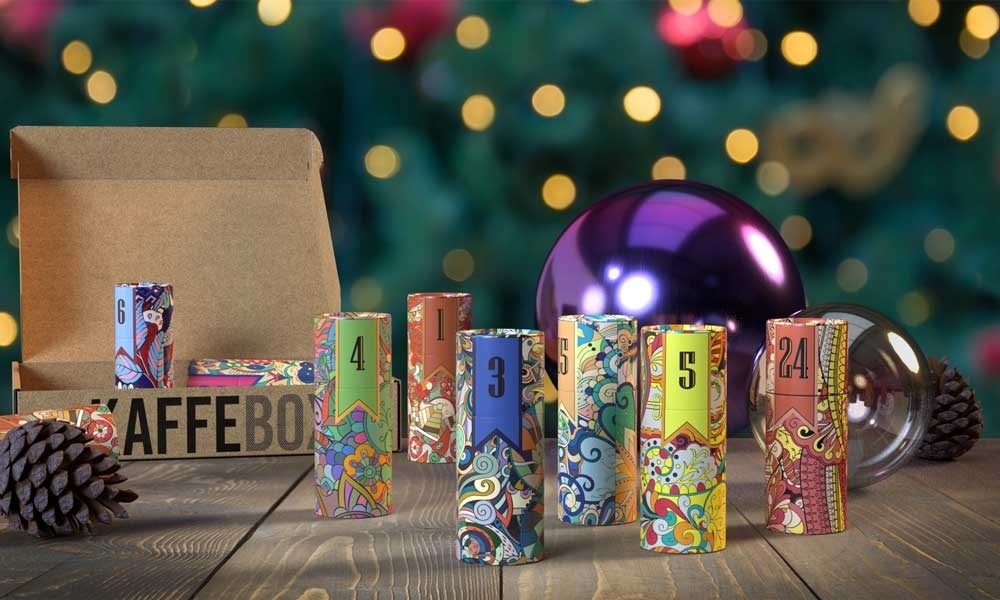 kaffebox's tweet photo. The 2021 Specialty Coffee Advent Calendar will be shipping in exactly a month ✨ We can't wait. Have you got your order in? Link is in the bio
#adventcalendar #adventskalender #julekalender #KaffeBoxadvent #kaffeboxadventcalendar #specialtycoffe… https://t.co/35jfbN18Kr https://t.co/5lzELixhA7