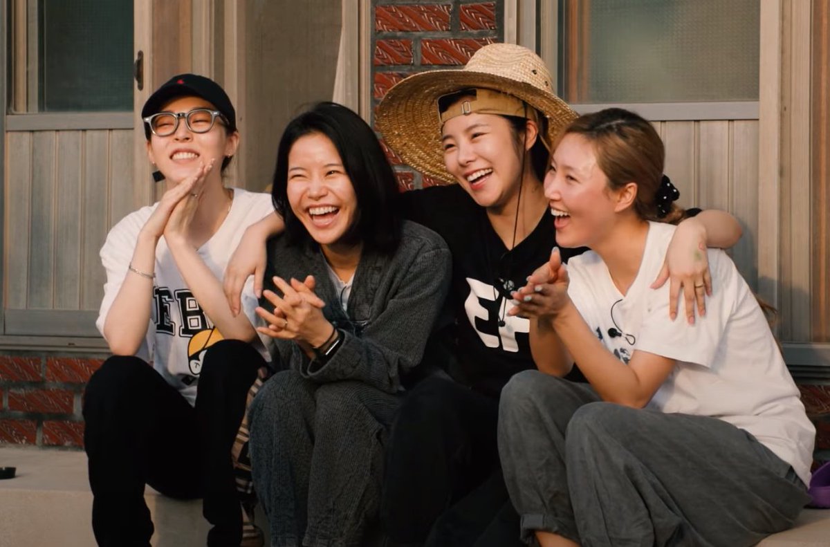 yongschh's tweet photo. MAMAMOO — 𝐰𝐡𝐞𝐧 𝐲𝐨𝐮 𝐦𝐞𝐞𝐭 𝐭𝐡𝐞 𝐩𝐞𝐨𝐩𝐥𝐞 𝐭𝐡𝐚𝐭 𝐛𝐫𝐢𝐧𝐠𝐬 𝐡𝐚𝐩𝐩𝐢𝐧𝐞𝐬𝐬 𝐢𝐧𝐭𝐨 𝐲𝐨𝐮𝐫 𝐡𝐞𝐚𝐫𝐭 ♡♡ https://t.co/wsZM6D2pCc