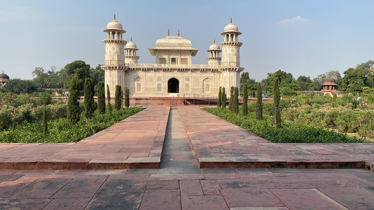 meeSheenagautam's tweet photo. कुछ नज़ारे उत्तर प्रदेश के 🕌

#Agra #TajMahal #Redfortagra 
#Fatehpursikri  #UttarPradesh https://t.co/wDjnZztYRr